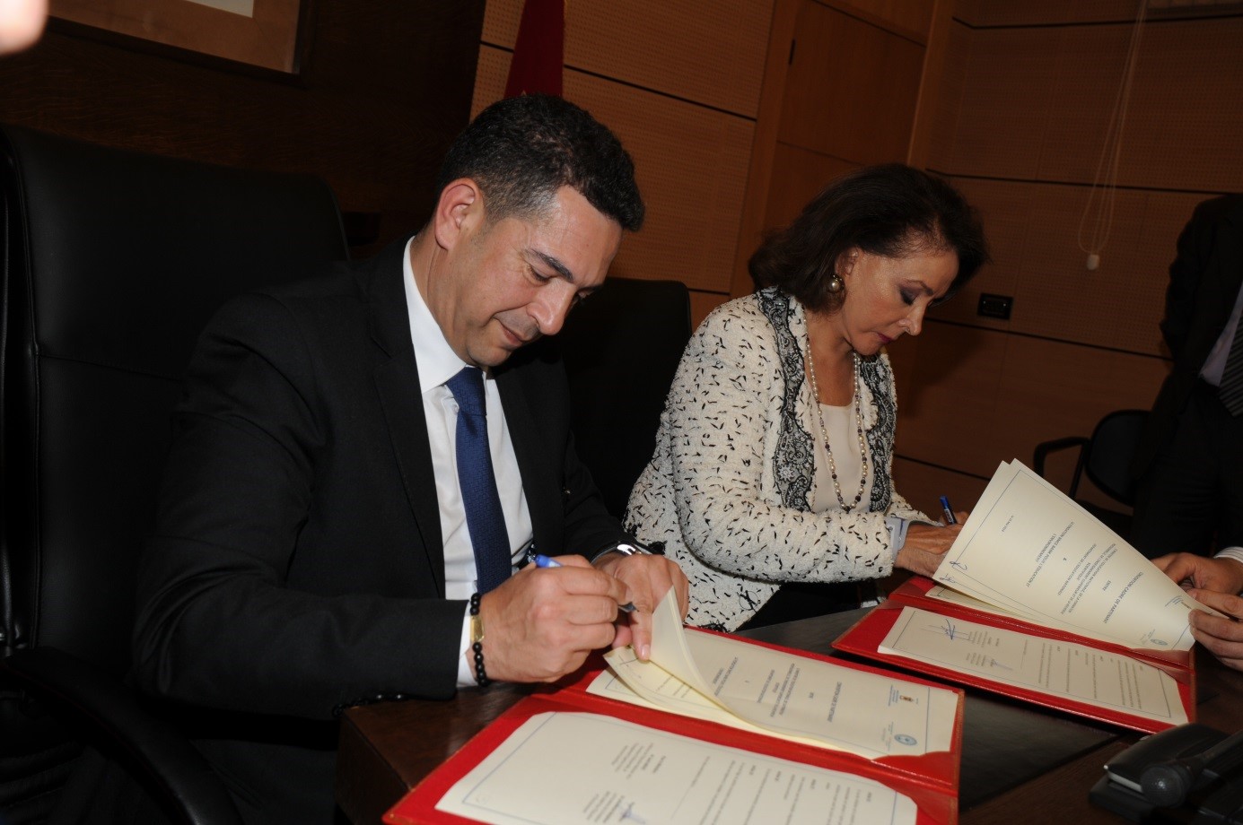 Signature de la convention de partenariat pour la construction d’écoles publiques dans le milieu rural